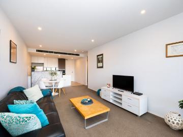 Fully furnished luxe 1 bedroom in Barton