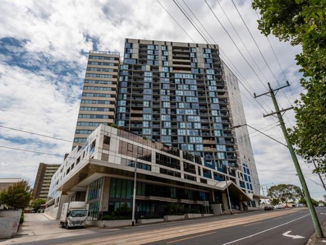 Fully Furnished Luxury Apartment with all the bells and whistles!