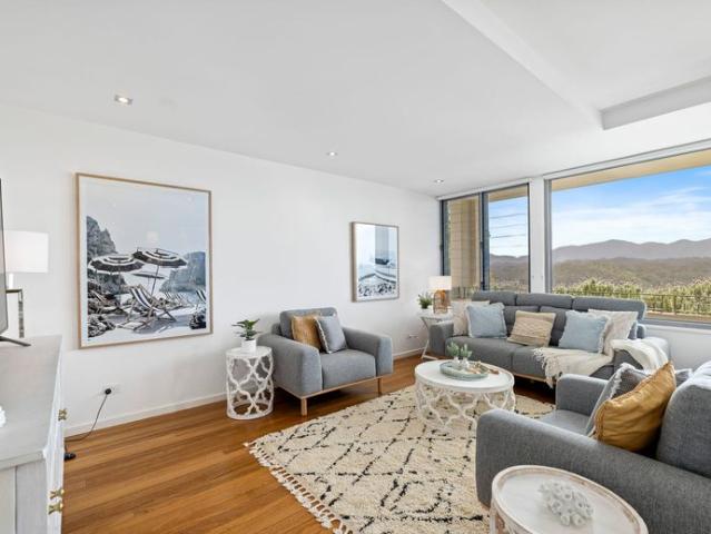 Fully Furnished Luxury Apartment with Breathtaking Views in the Jetty!