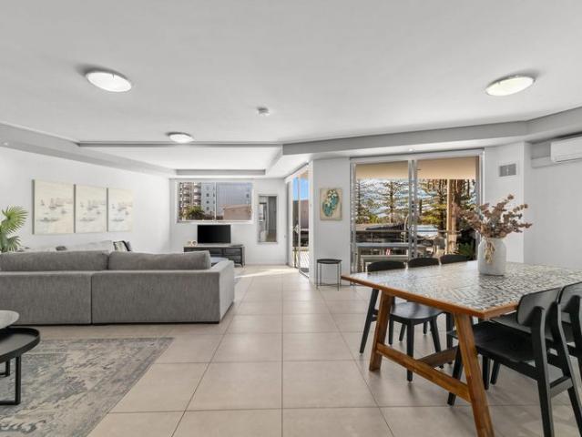 Fully Furnished Luxury Apartment with Stunning Lake & Ocean Views The Entrance