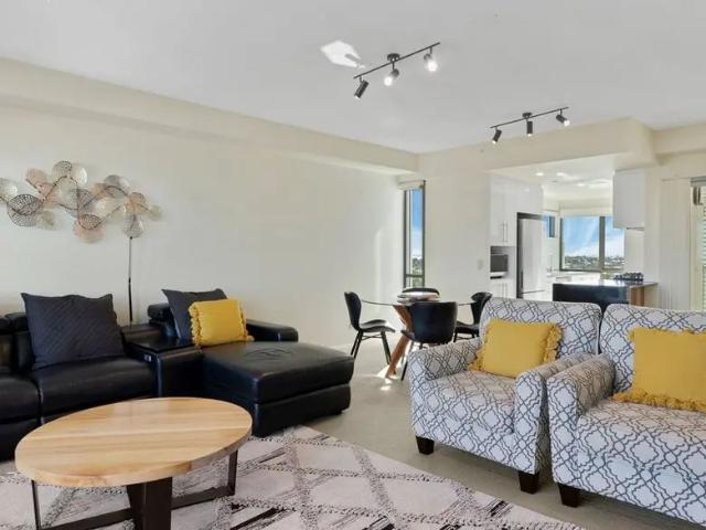 Fully Furnished Luxury Apartment with Spectacular Bay Views!