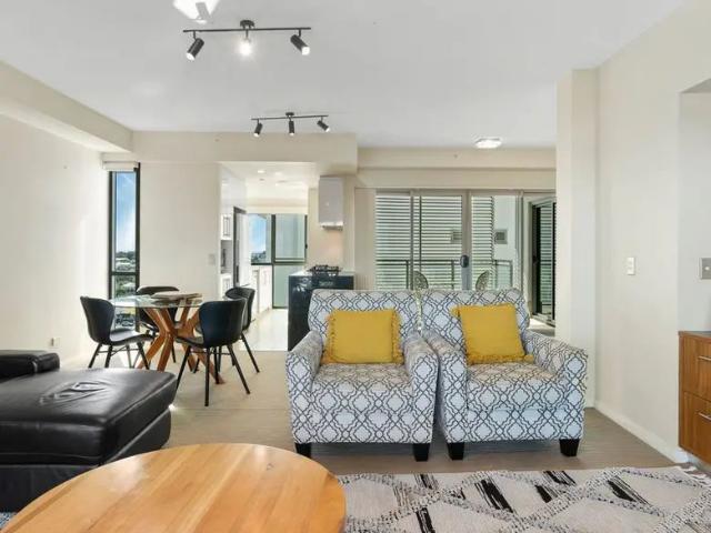 Fully Furnished Luxury Apartment with Spectacular Bay Views!