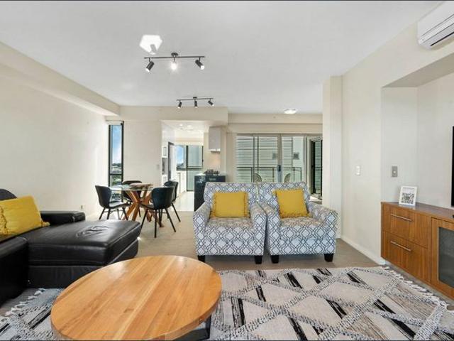 Fully Furnished Luxury Apartment with Spectacular Bay Views!