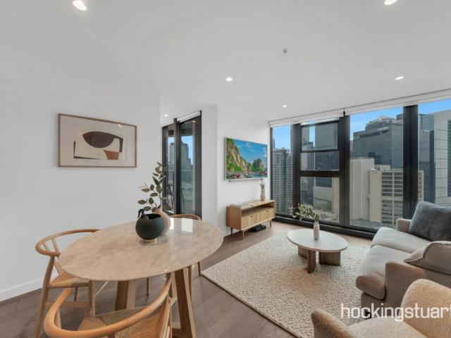 FULLY FURNISHED LUXURY APARTMENT ON FLINDERS