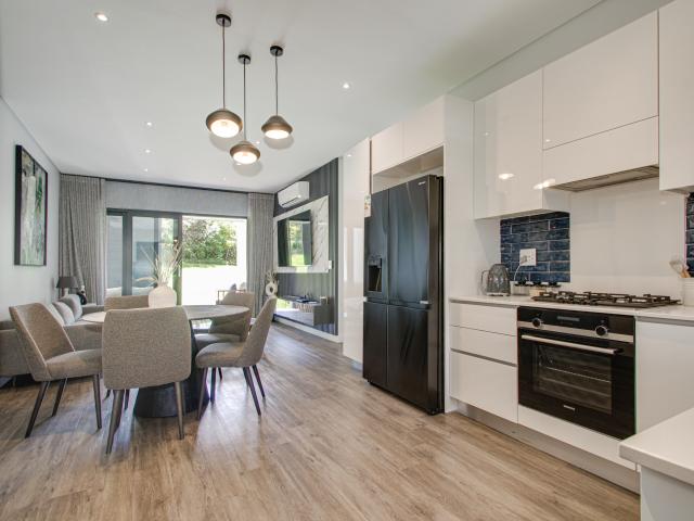 Fully Furnished Luxury Ground Floor Apartment 104 On Creek, Steyn City