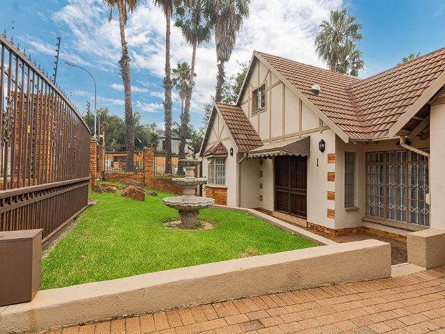 Fully Furnished Luxury Home in Bedfordview