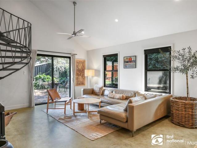 FULLY FURNISHED LUXURY IN THE HEART OF MUDGEE