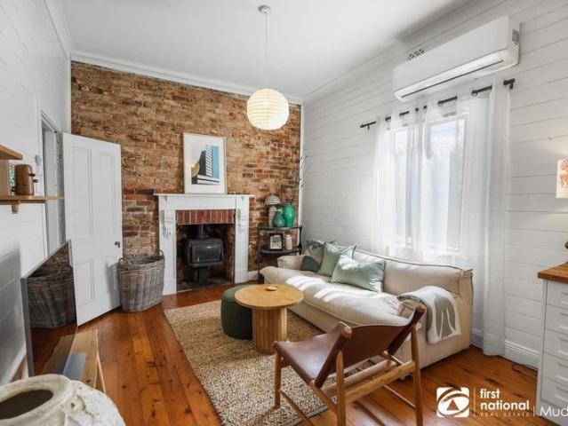 FULLY FURNISHED LUXURY IN THE HEART OF MUDGEE