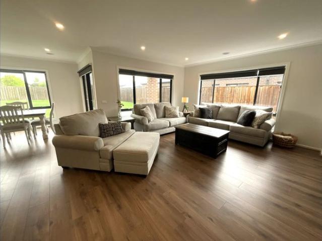 FULLY FURNISHED LUXURY LIVING