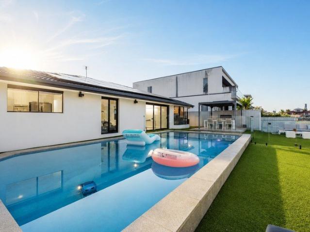 Partly Furnished Luxury Living with Poolside Entertaining in Prime Location