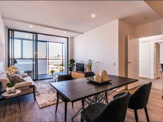 Fully Furnished Luxury living at the center of Lutwyche!