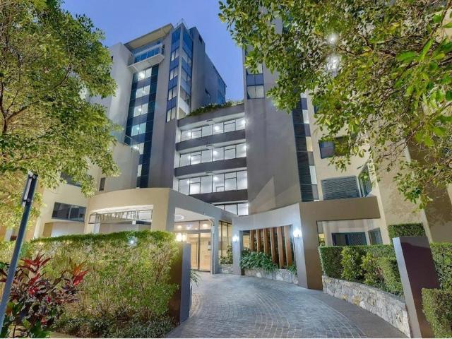 FULLY FURNISHED Luxury Parkside Living on the River