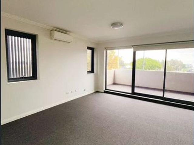 Fully Furnished Luxury 3 Bedroom Apartment in Mascot | Prime Location, Modern Comfort!