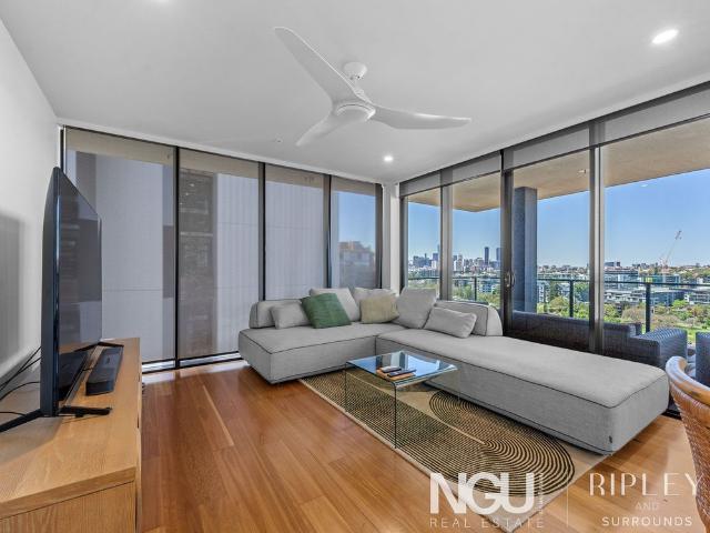 Fully Furnished Luxury 3 Bedroom Apartment with 2 Car Spaces