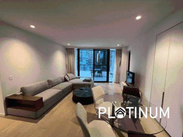 Fully Furnished Luxury 3b2b1c apartment with spacious balcony at the heart of Southbank!