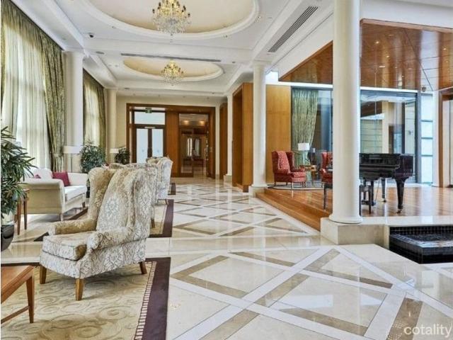 LUXURY 5 STAR APARTMENT WITH SEPARATE LOUNGE AND OFFICE!