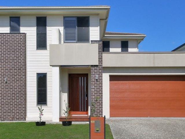 Fully Furnished Luxurious Fully Furnished 6 Bedroom Family Home in Rochedale