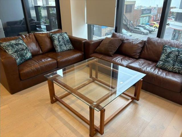 Fully Furnished & Luxurious 2 beds 2 baths apartment + 1 car park above the GLEN shopping mall