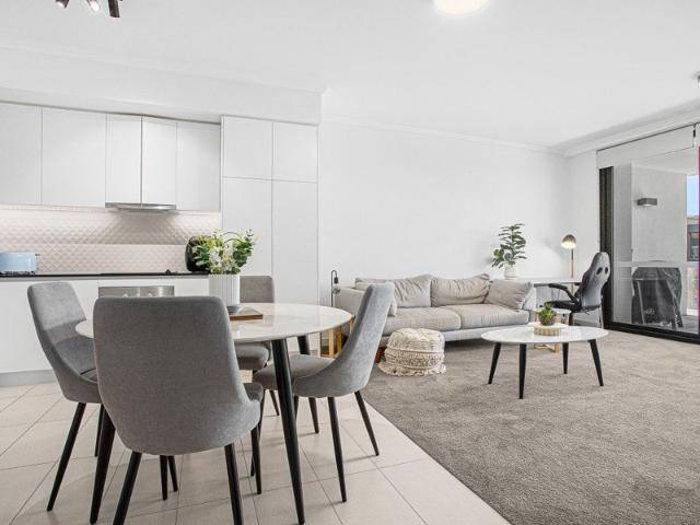 Fully Furnished, move in ready!