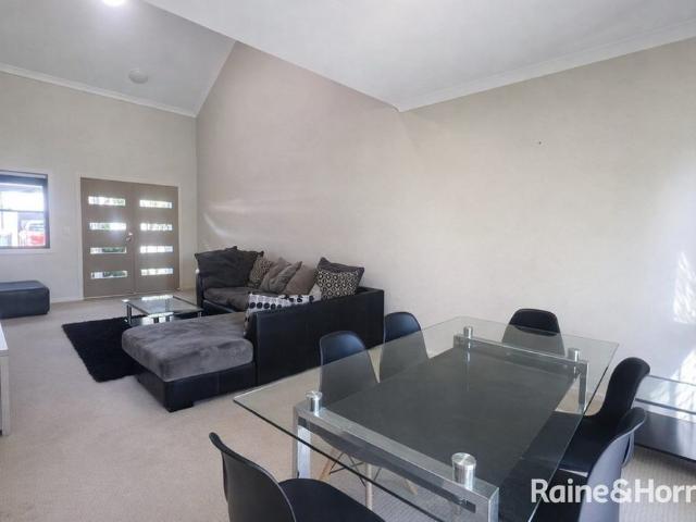 Fully furnished & move in ready with Swimming Pool in Telina!