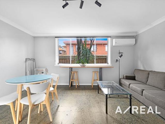 Fully Furnished, Move In Ready Or Unfurnished – Stylish & Convenient Living!