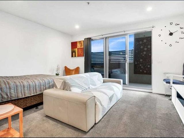 Fully Furnished Modern Apartment in the Heart of Bundoora