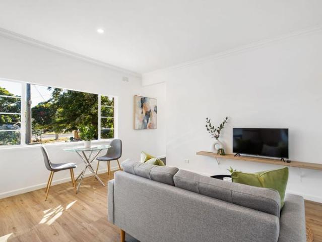 FULLY FURNISHED Modern apartment in Kennington!