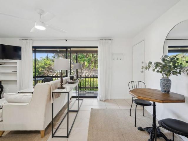 Fully Furnished Modern Apartment in Prime Location!