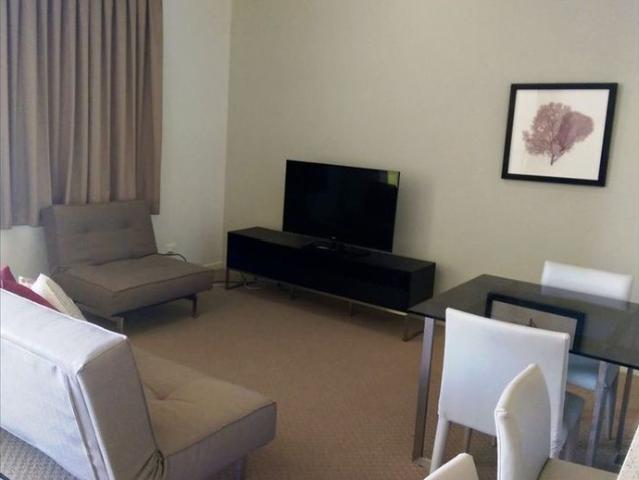 FULLY FURNISHED MODERN CENTRAL APARTMENT: JUST BRING YOUR TOOTHBRUSH!