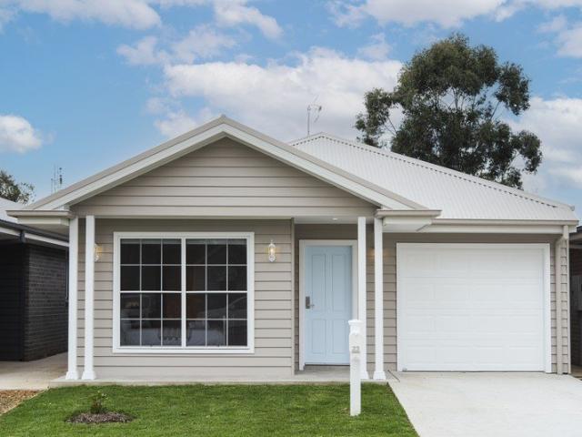 Fully Furnished, Modern Comfort in a Central Location