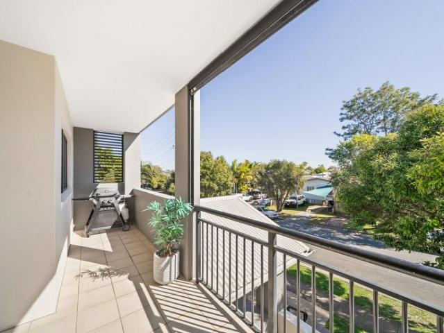 Fully Furnished Modern Comfort in a Sought After Scarborough Location !