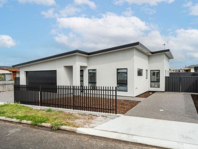 Fully Furnished, Modern & Easy Care Living