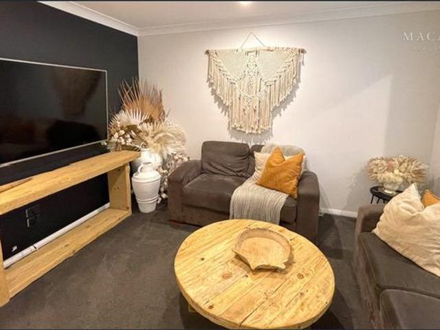 Fully Furnished Modern Family Living in the Heart of Gobbagombalin