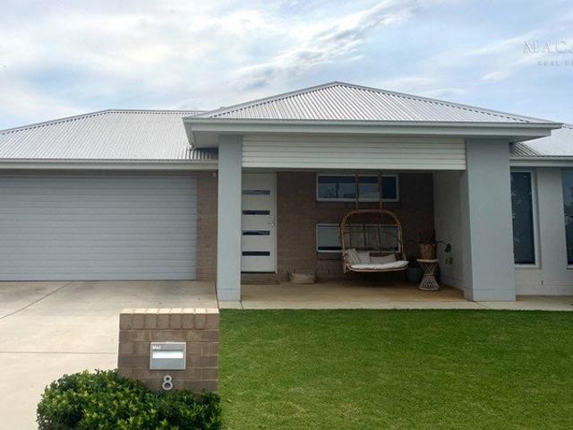 Fully Furnished Modern Family Living in the Heart of Gobbagombalin