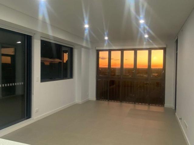 Fully Furnished Modern Garden Style Apartment | 2Bed 2Bath | Prime Rosebery Location | Furnished !