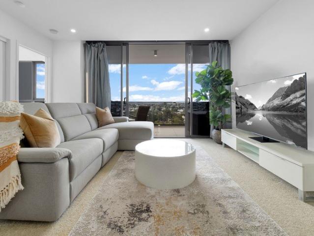 FULLY FURNISHED MODERN HOME ABOVE THE TRAIN STATION