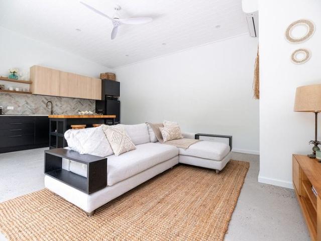 Fully Furnished Modern Private 2 Bedroom Residence in North Avalon