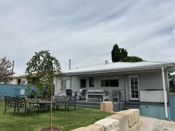 FULLY FURNISHED MODERN THREE BEDROOM HOME