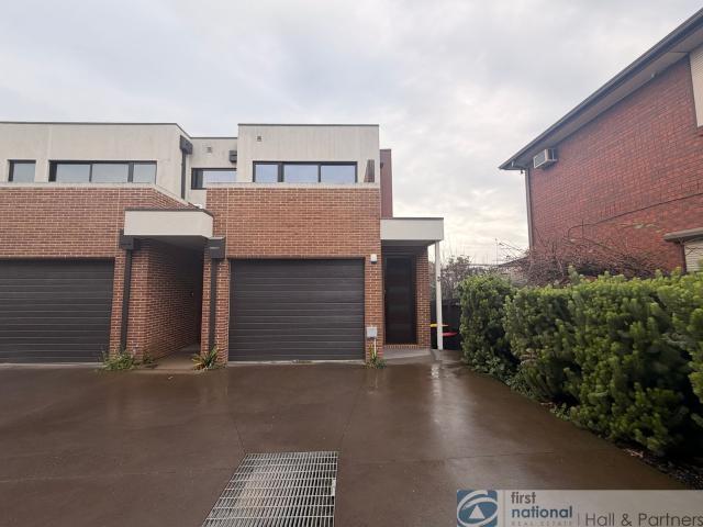 Fully Furnished Modern Townhouse
