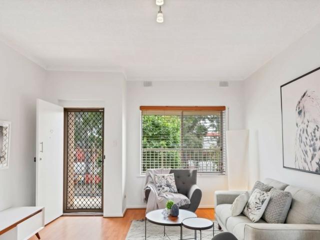 Modern Unit in a Great Location