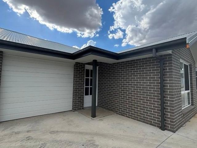 Fully Furnished Modern 2 Bedroom Unit Prime Tamworth Location!