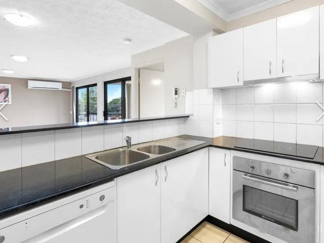 Fully Furnished Modern 3 Bedroom Apartment in Prime Macgregor Location