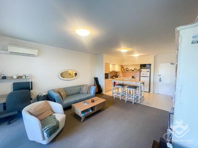 Fully Furnished Morden One Bedroom Apartment with One Car Space