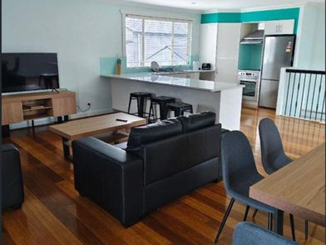 Fully Furnished Morden Large Ensuite Room for Rent