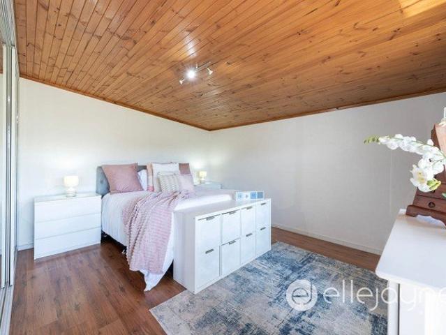 Fully Furnished Morden Large Studio in Morisset for Rent