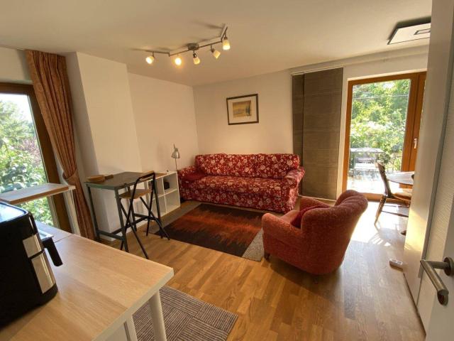 Fully Furnished Maisonette Apartment for Short Term Rental close to VIC 1a