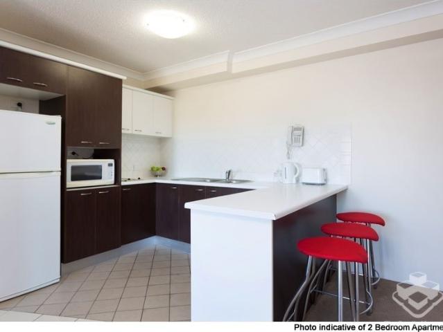 FULLY FURNISHED MASTER BEDROOM WITH PRIVATE ENSUITE IN A 2B APARTMENT ALL BILLS INCLUDED