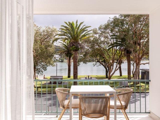 Fully furnished newly renovated two bedroom apartment with parking FLEXIBLE LEASING