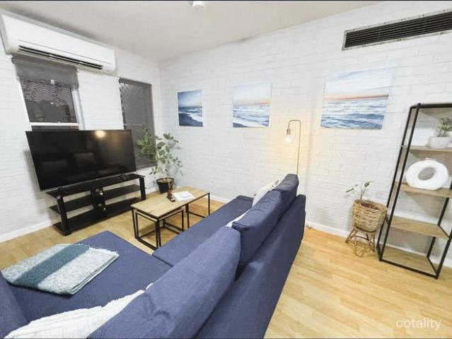 FULLY FURNISHED Neat and tidy 3 x 1
