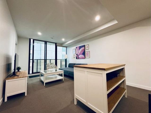 Fully Furnished Southbank 2 Bed 2 Bath with 1 Carpark Available NOW